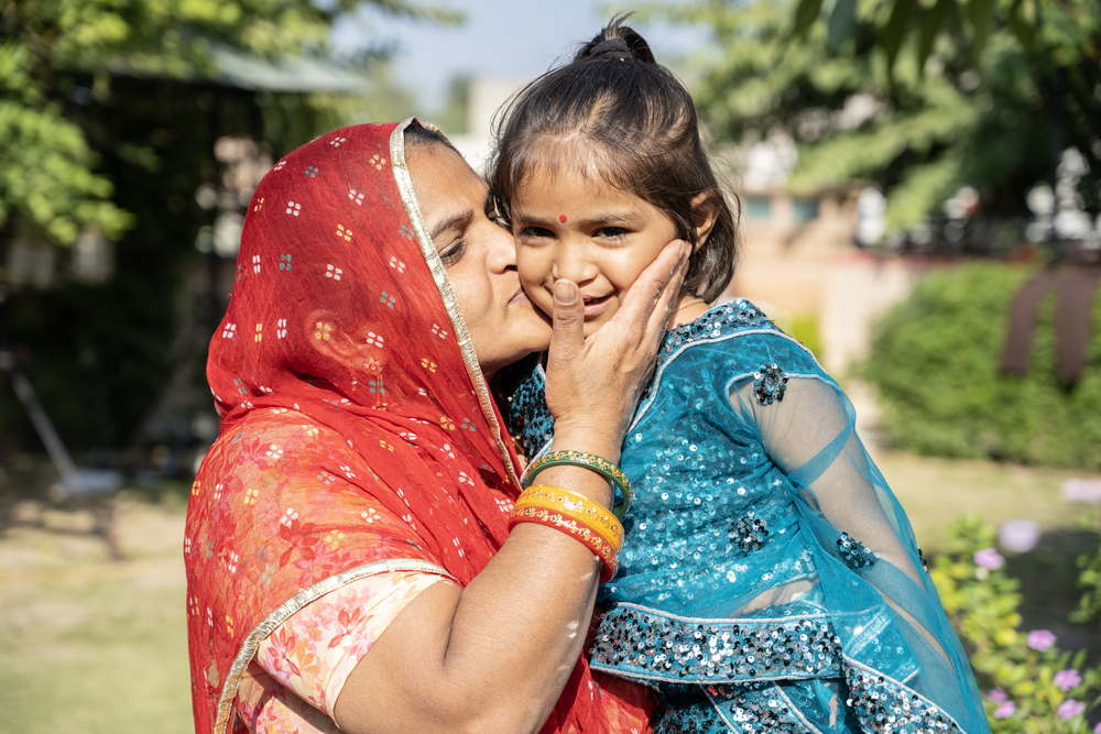 Kavita kissing Sakshi after her cleft surgery